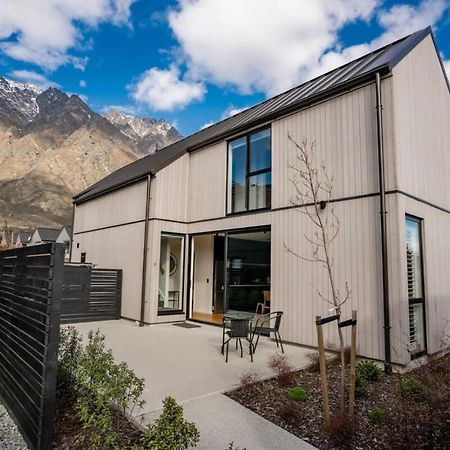 Nestled Below The Remarkables 퀸즈타운 외부 사진